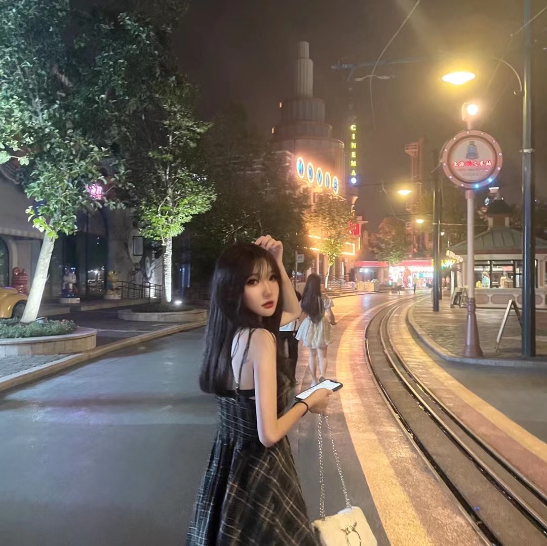 可爱的00妹子